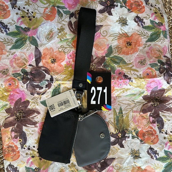 271, 🔥🔥NWT Lululemon Rare Dual Pouch Black/Gray wristlet - Picture 6 of 8